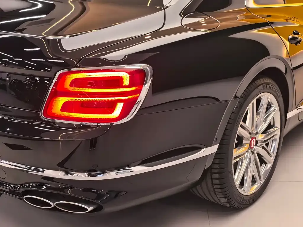Bentley Flying Spur PHEV — фото 5