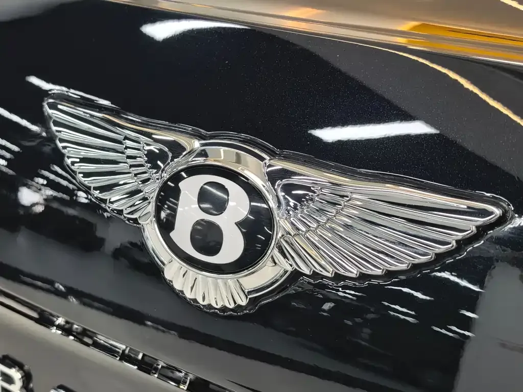 Bentley Flying Spur PHEV — фото 10