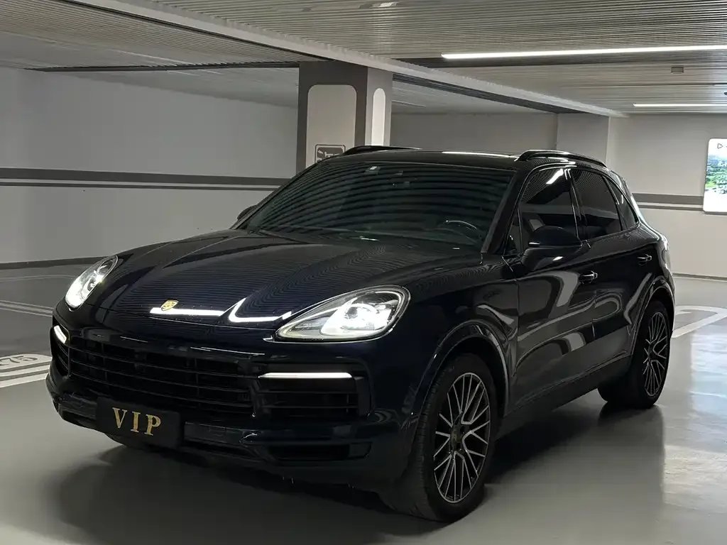 Porsche Cayenne — фото 1