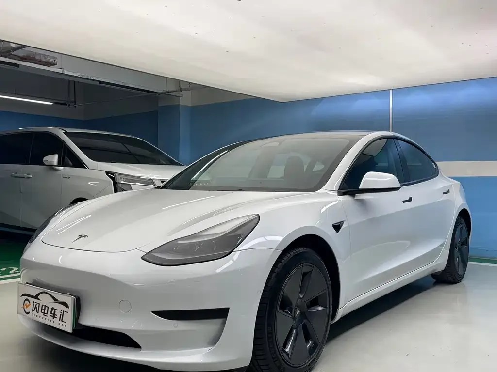 Tesla Model 3 — фото 1