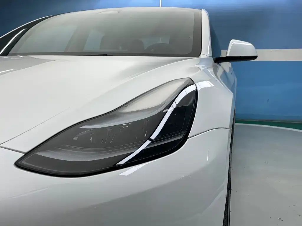 Tesla Model 3 — фото 4