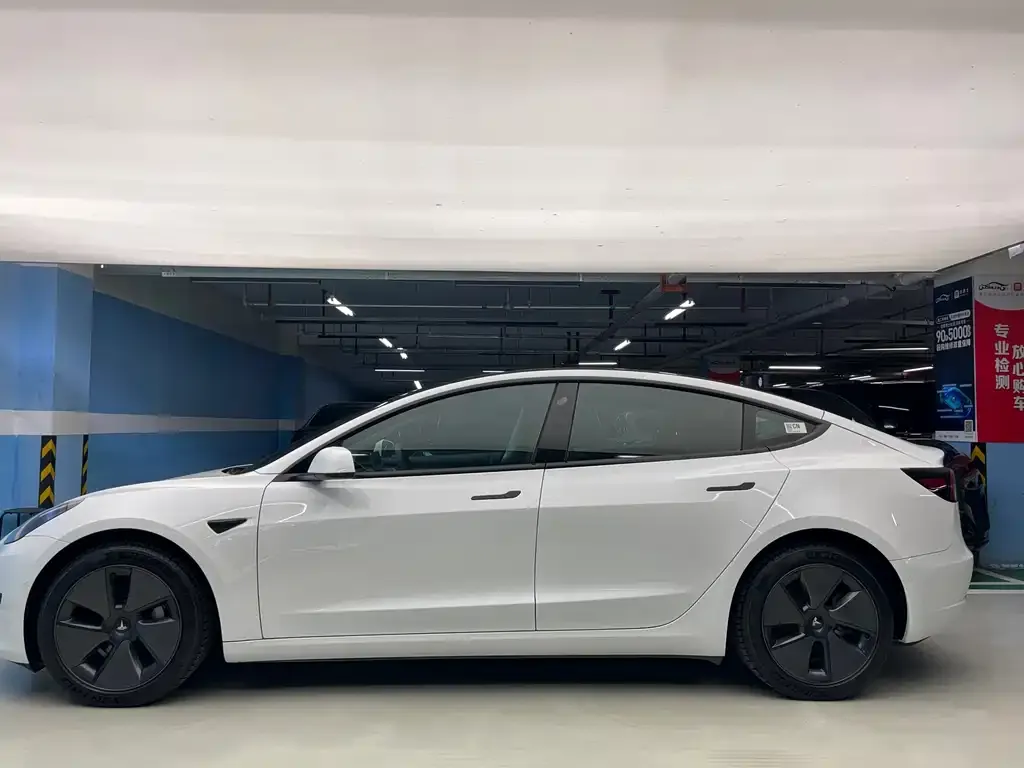 Tesla Model 3 — фото 3