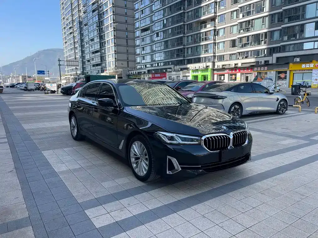 BMW 5 Series — фото 1