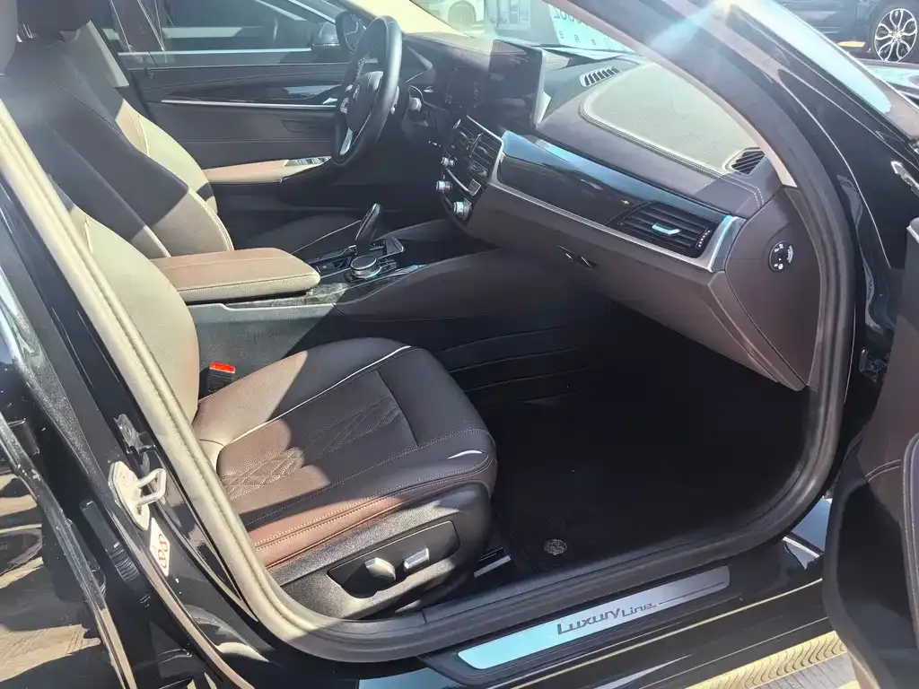 BMW 5 Series — фото 10