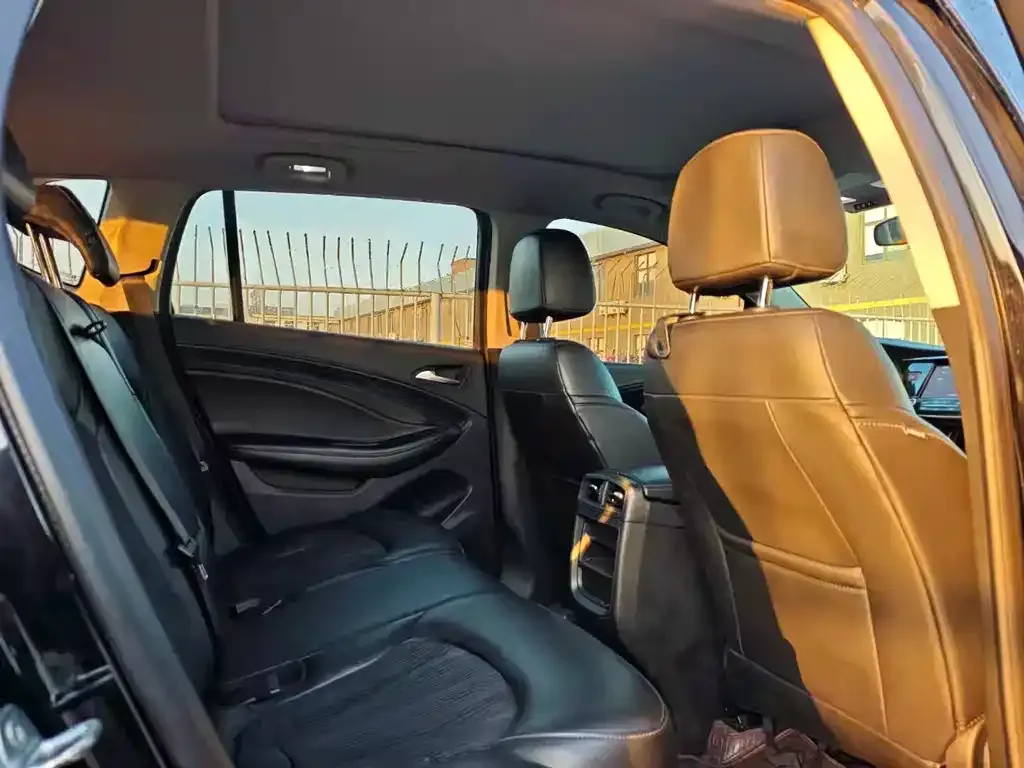 Buick Envision Plus — фото 9