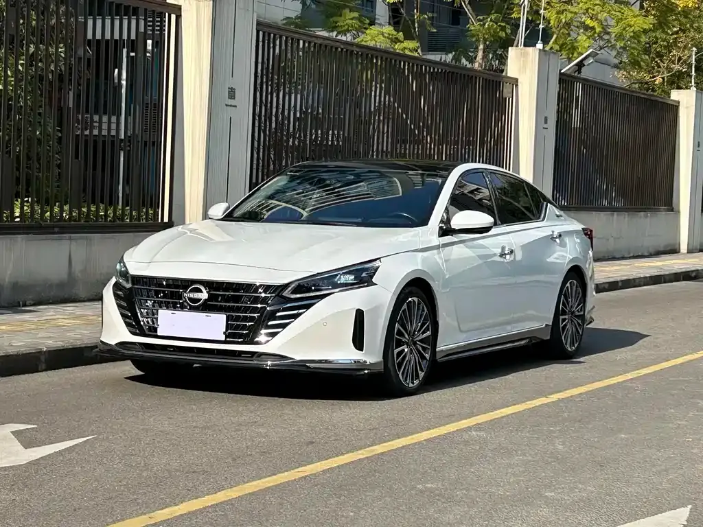 Nissan Teana — фото 1
