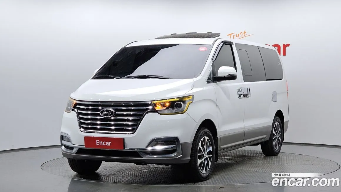 Hyundai Starex — фото 1