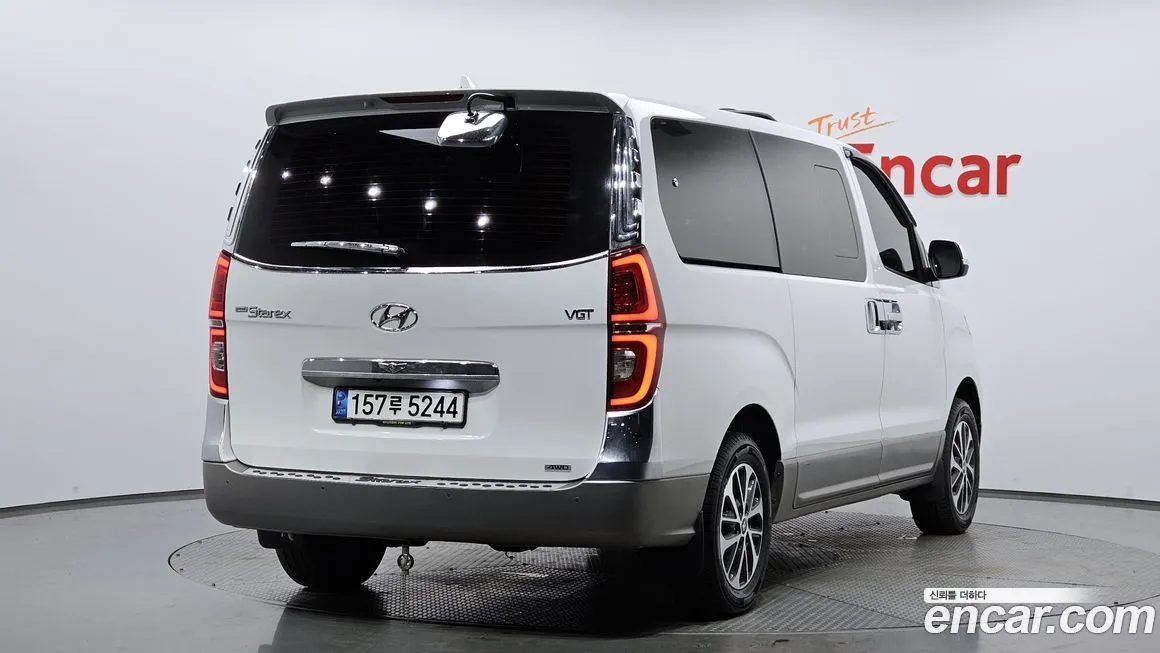 Hyundai Starex — фото 2