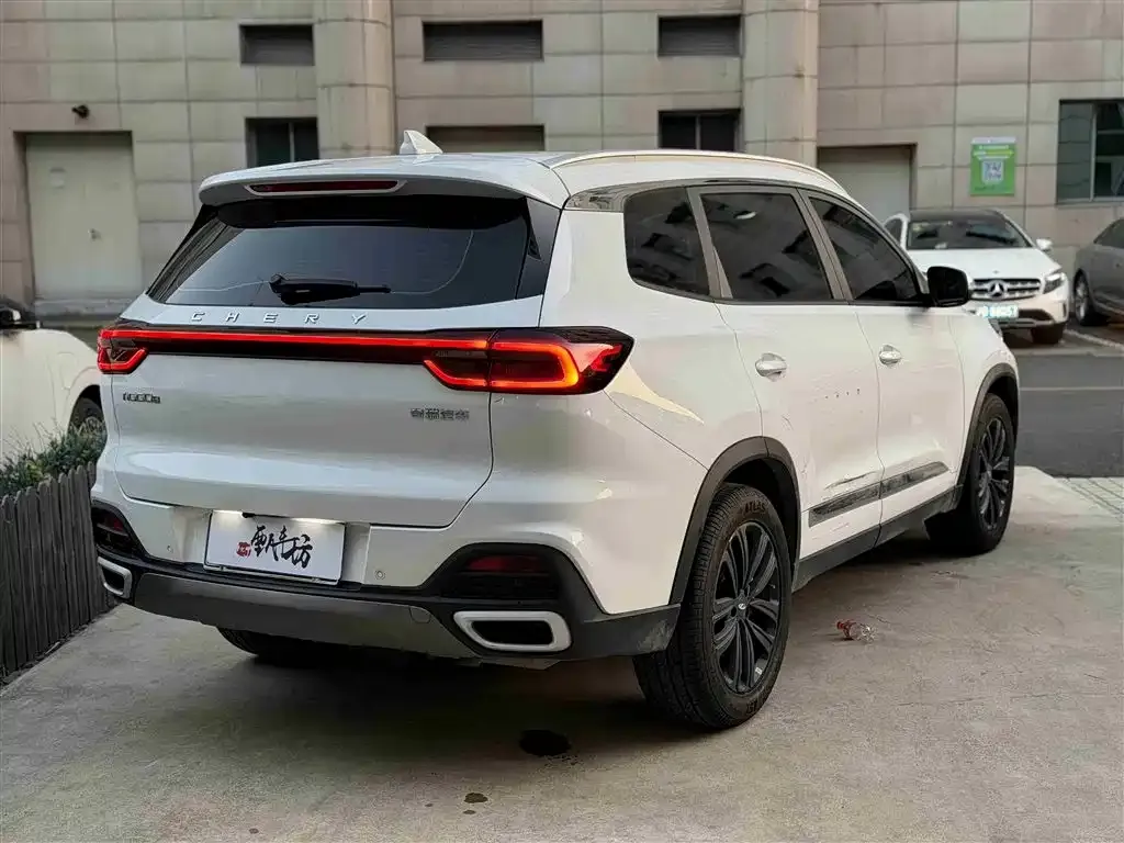 Chery Tiggo 8 — фото 10