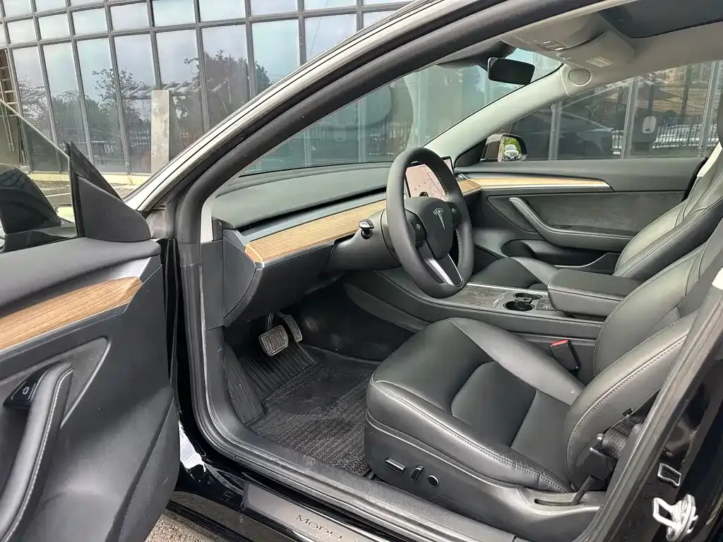 Tesla Model 3 — фото 10