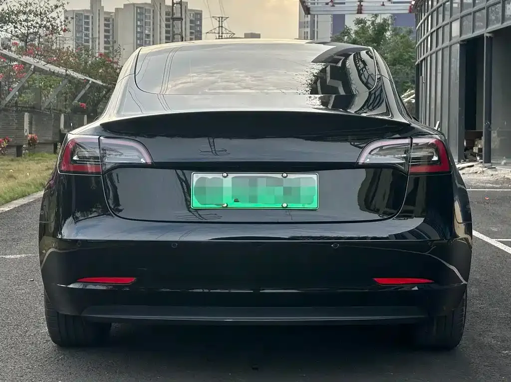 Tesla Model 3 — фото 5