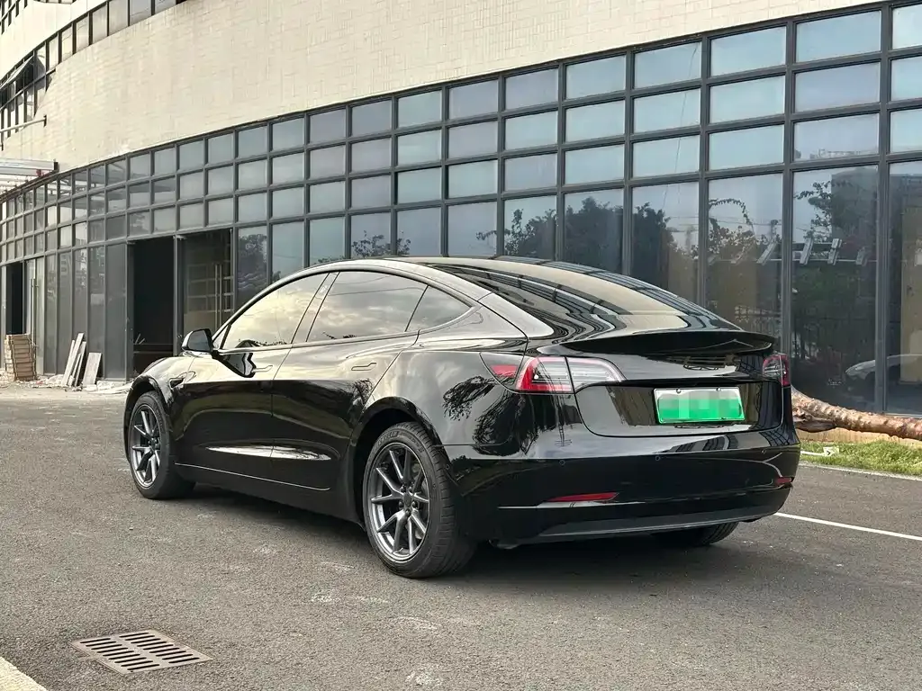 Tesla Model 3 — фото 6