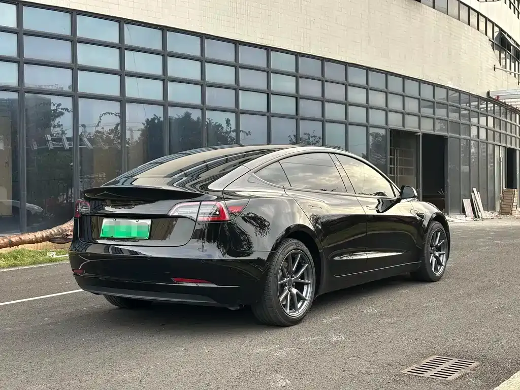 Tesla Model 3 — фото 7