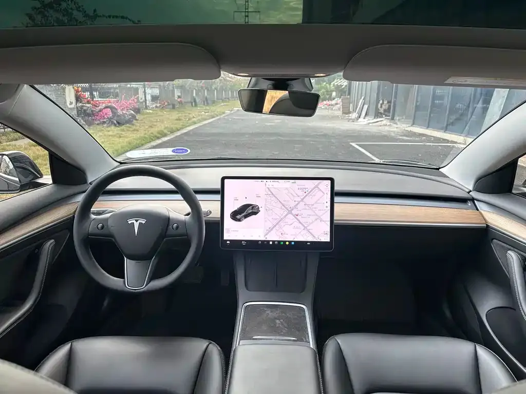 Tesla Model 3 — фото 9