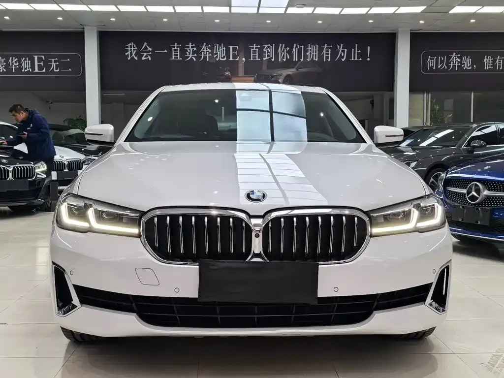 BMW 5 Series — фото 1