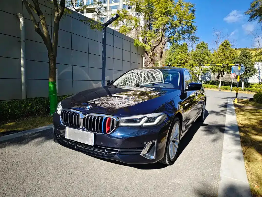 BMW 5 Series — фото 1