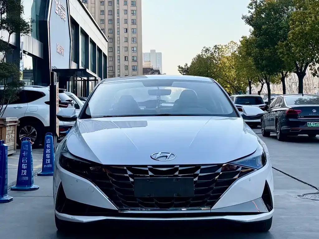 Hyundai Elantra — фото 3