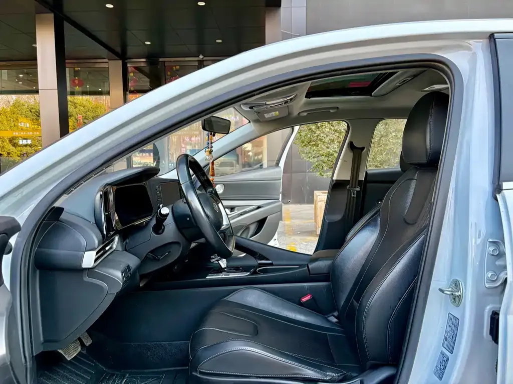 Hyundai Elantra — фото 2