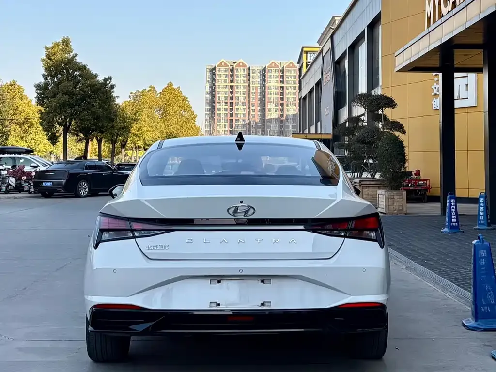 Hyundai Elantra — фото 4