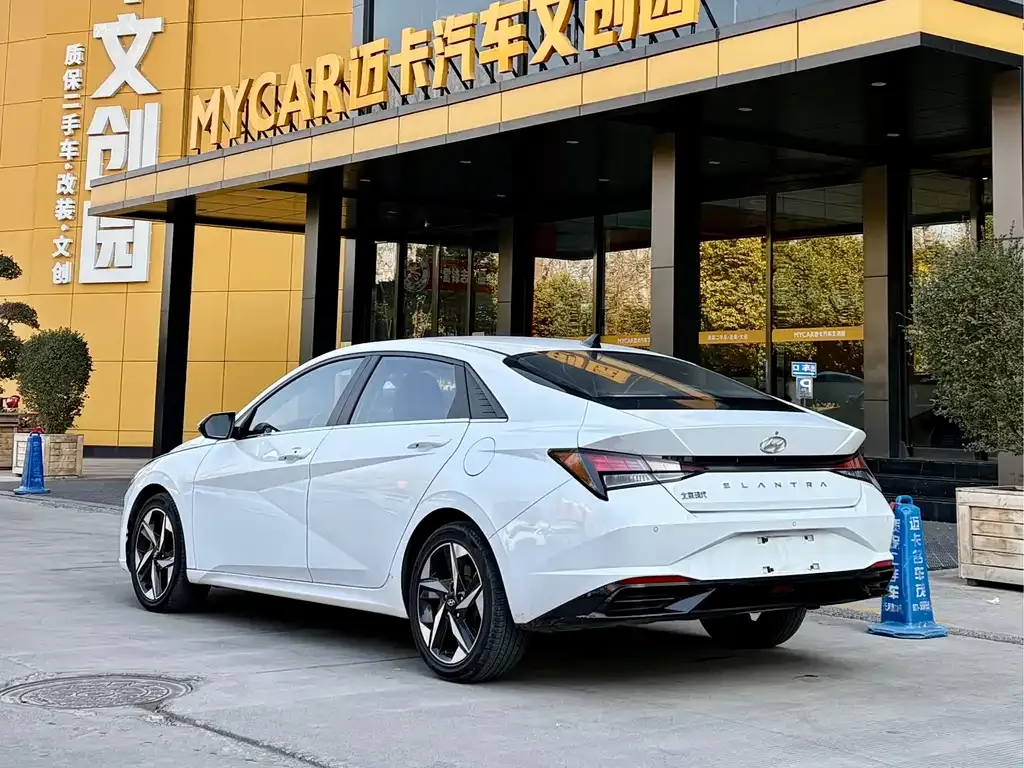 Hyundai Elantra — фото 9