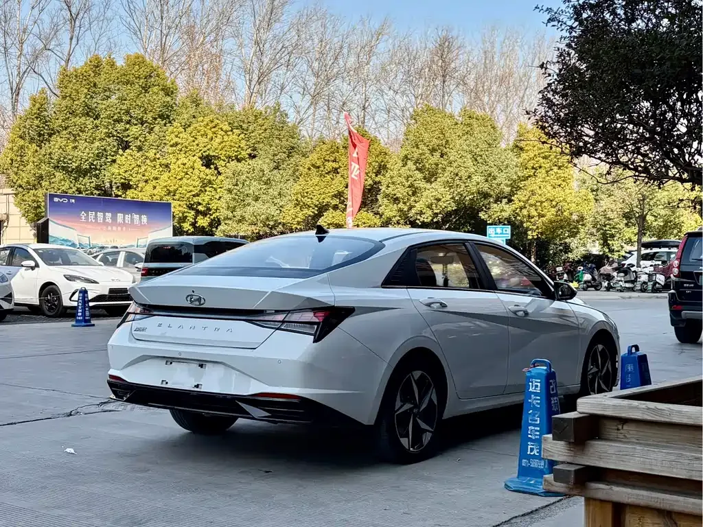 Hyundai Elantra — фото 6