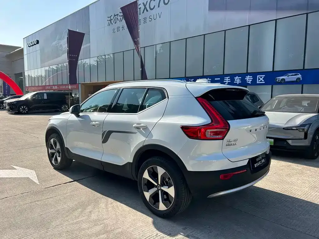 Volvo XC40 — фото 2