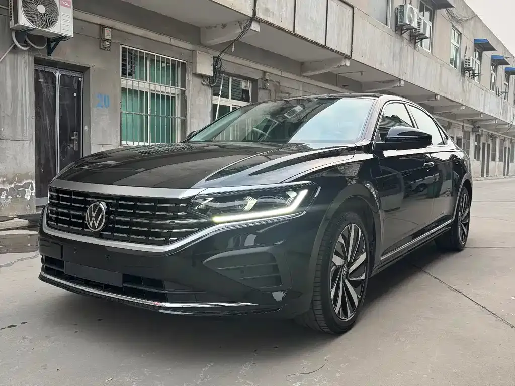 Volkswagen Passat — фото 1