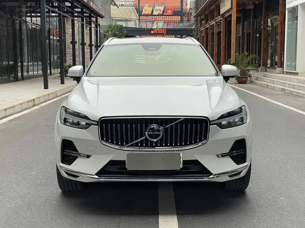Volvo XC60 PHEV — фото 6