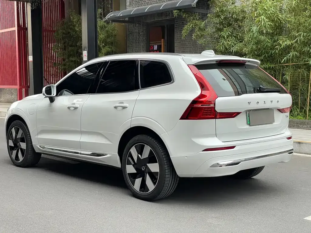 Volvo XC60 PHEV — фото 2