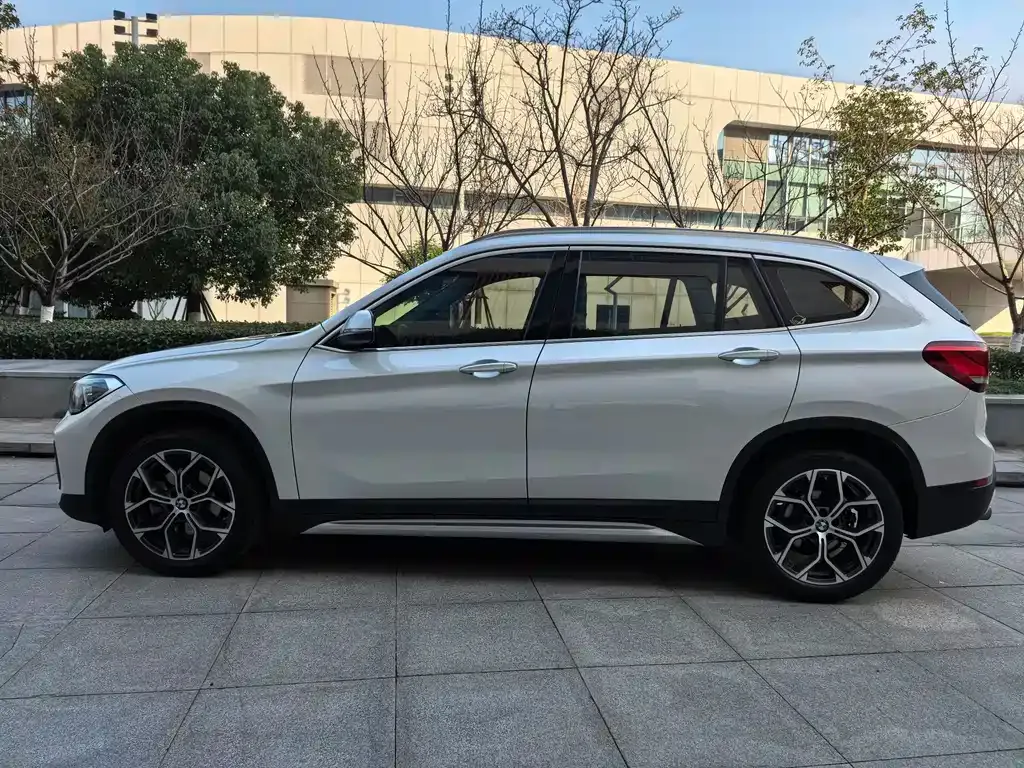 BMW X1 — фото 8
