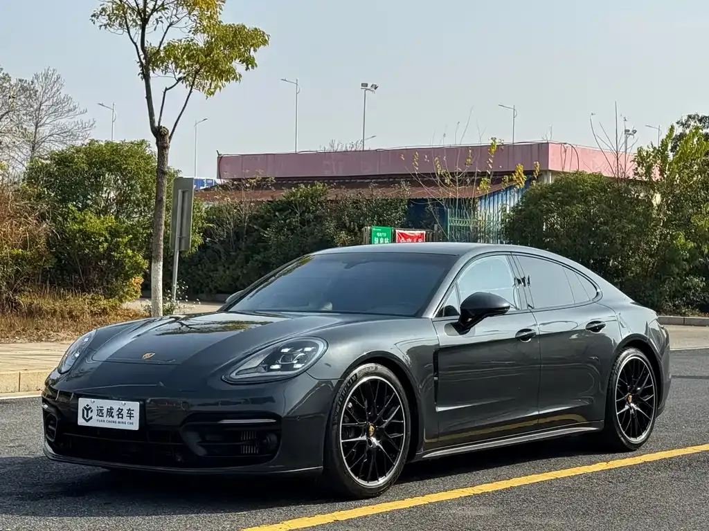 Porsche Panamera — фото 1