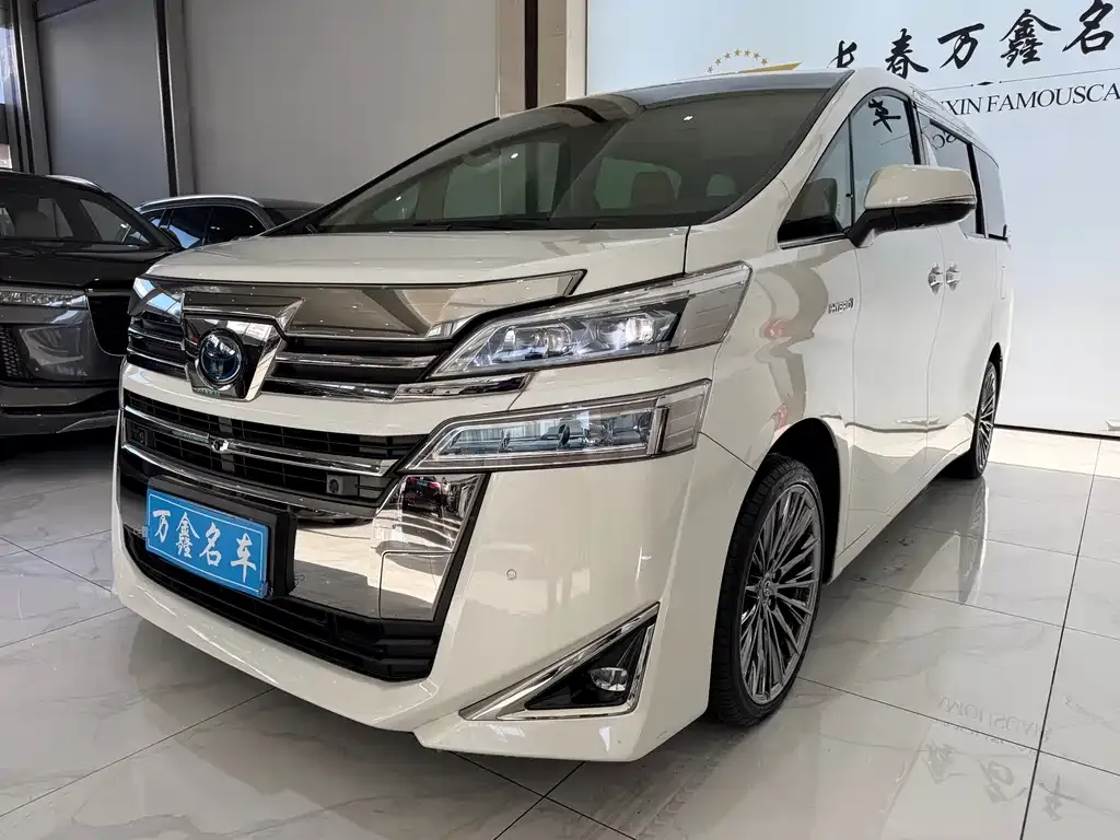 Toyota Vellfire — фото 1