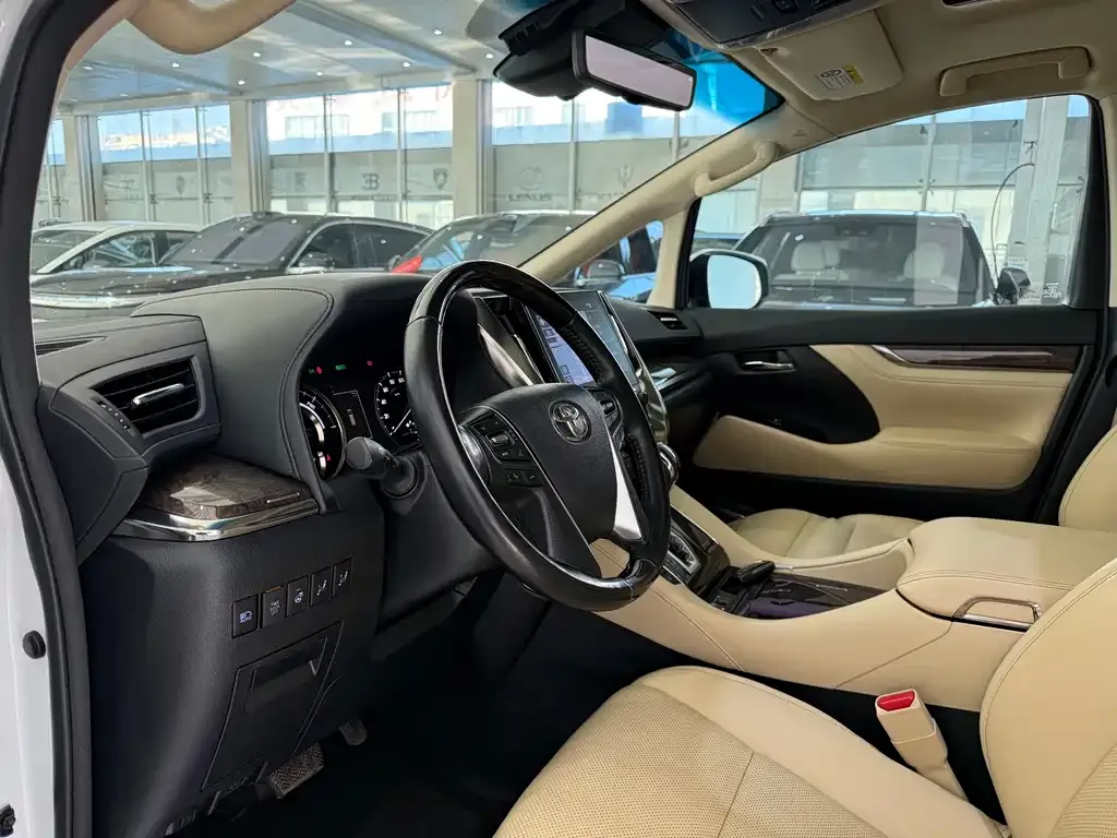 Toyota Vellfire — фото 4