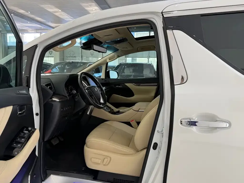 Toyota Vellfire — фото 9