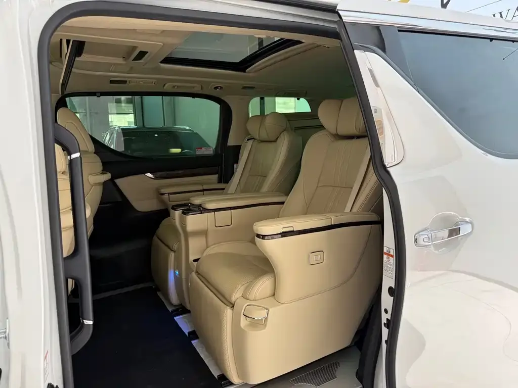 Toyota Vellfire — фото 5