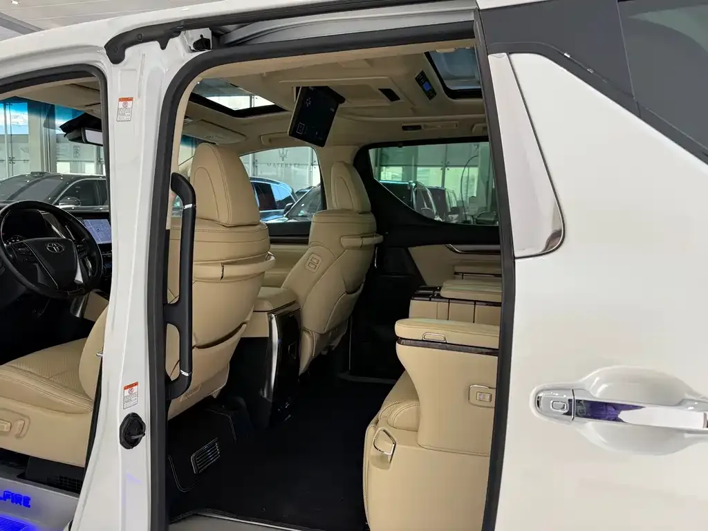 Toyota Vellfire — фото 7