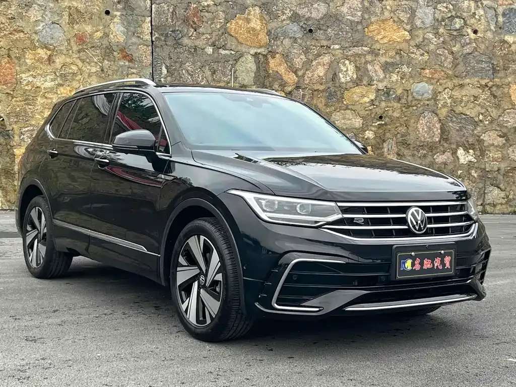Volkswagen Tiguan L — фото 10