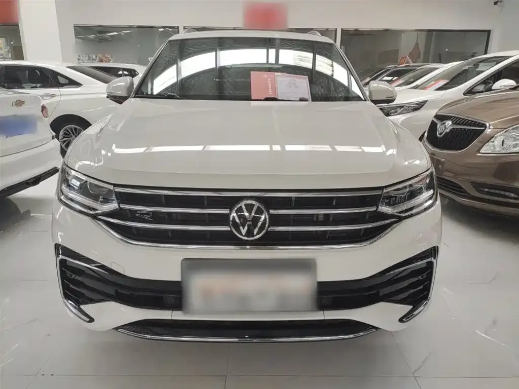Volkswagen Tiguan L — фото 8