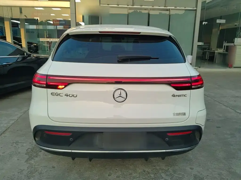 Mercedes-Benz EQC — фото 10
