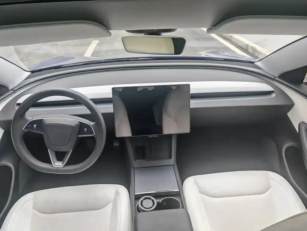 Tesla Model 3 — фото 2