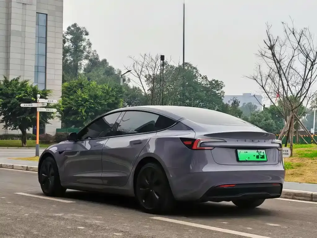 Tesla Model 3 — фото 4