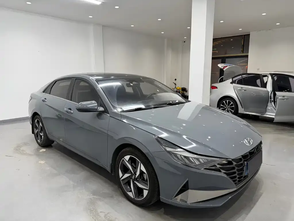 Hyundai Elantra — фото 3