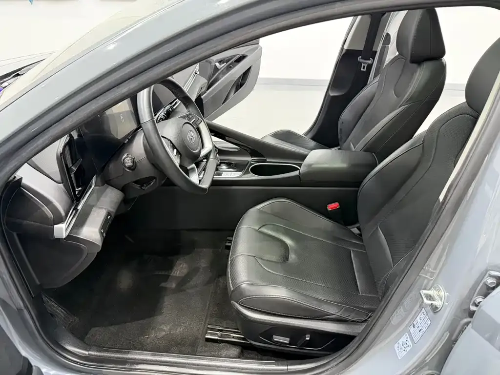Hyundai Elantra — фото 8