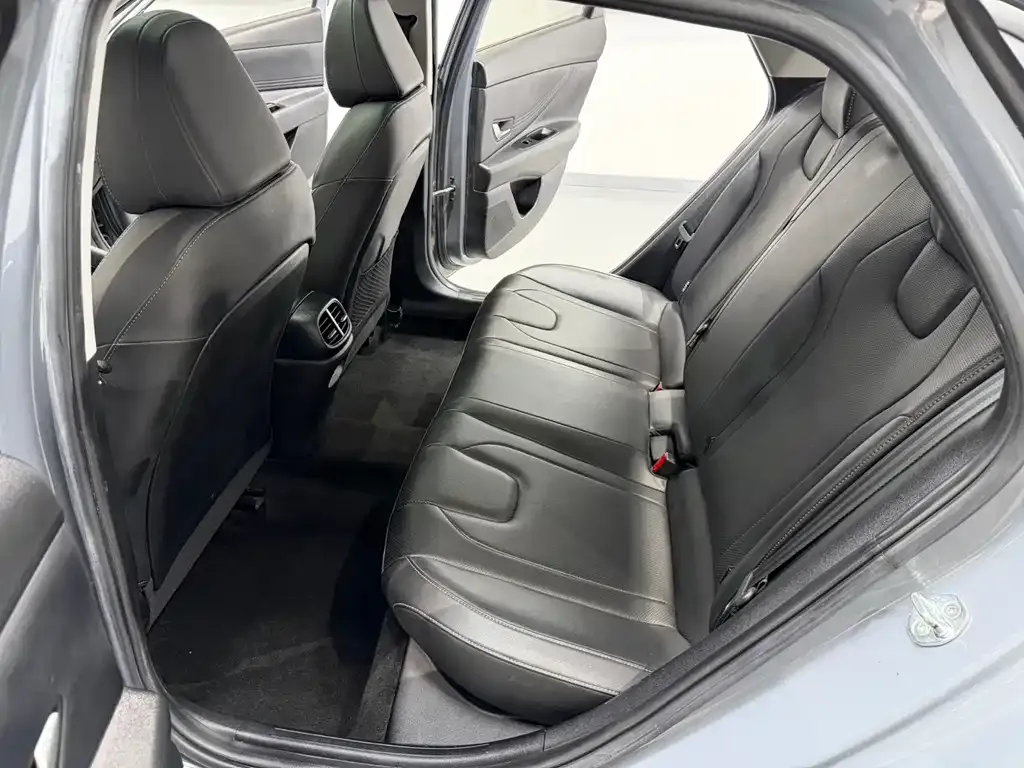 Hyundai Elantra — фото 9