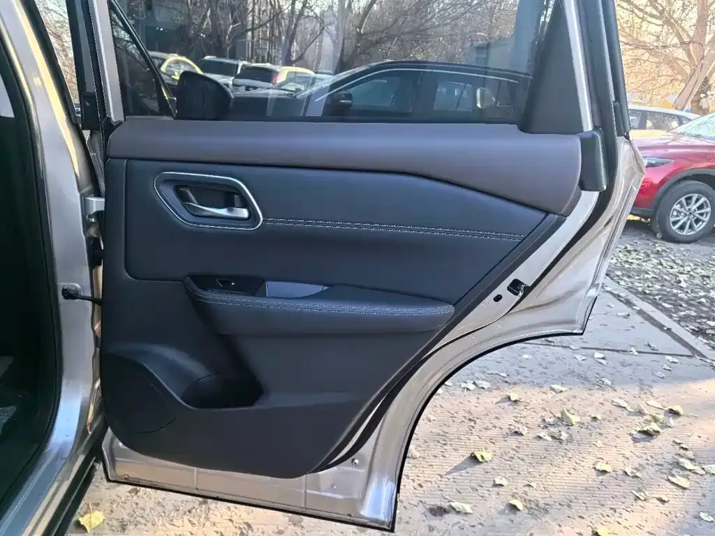 Nissan X-Trail — фото 6