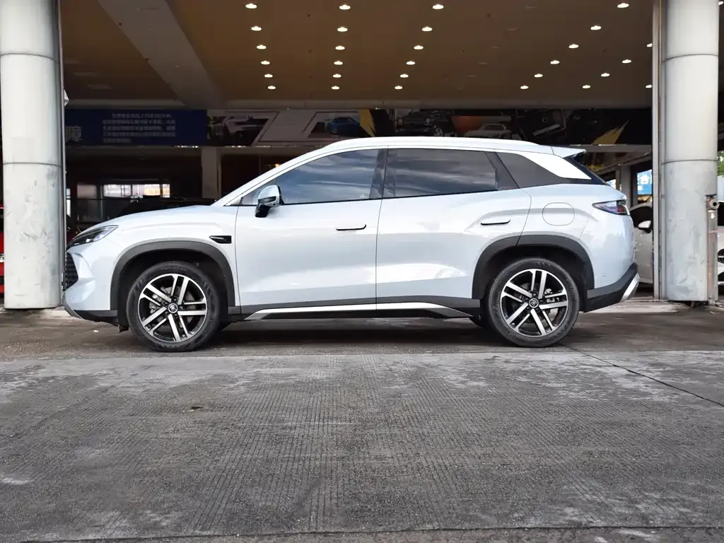BYD L DM-i — фото 4