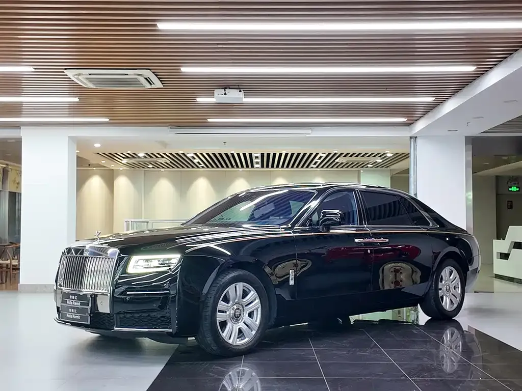 Rolls-Royce Ghost — фото 1