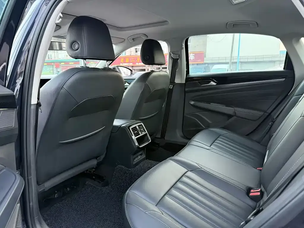 Volkswagen Passat — фото 8