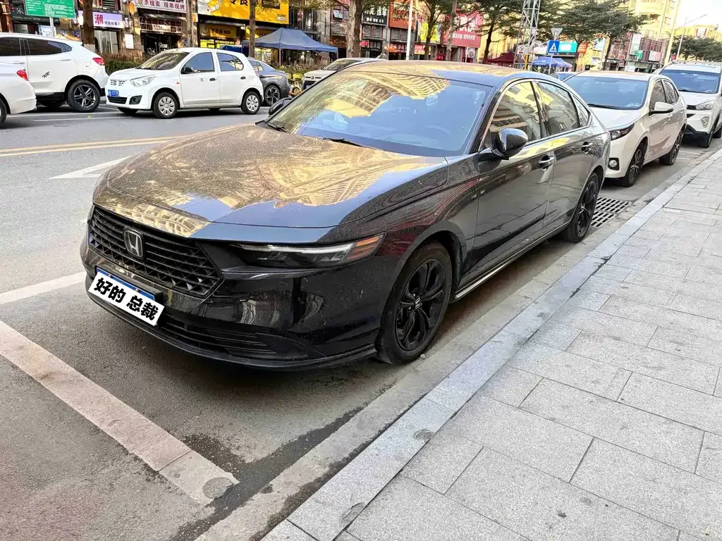 Honda Accord — фото 1