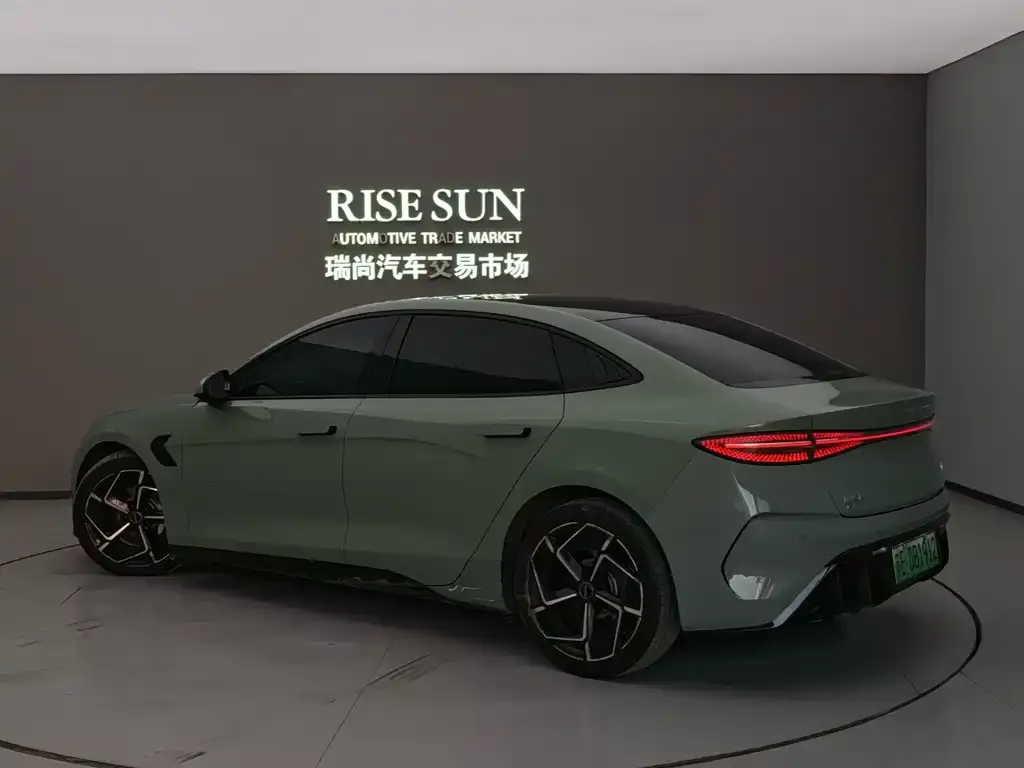 BYD Seal — фото 3